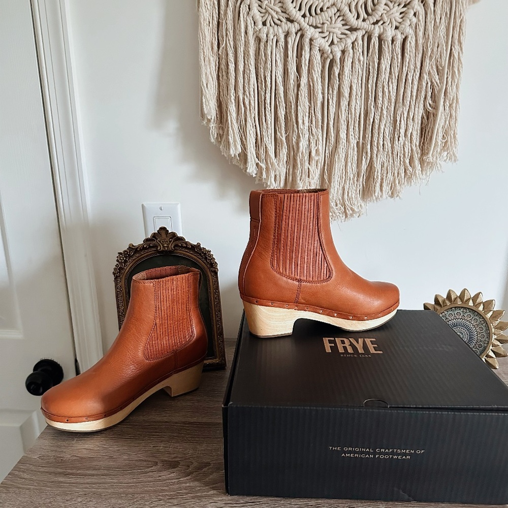 NEW IN BOX - FRYE LEATHER AND WOOD CLOG BOOT
